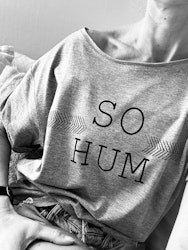 SO HUM - RAW NECK TEE - GREY