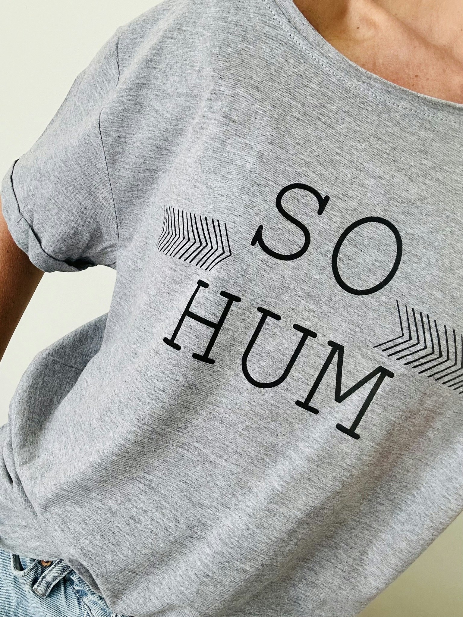 SO HUM - RAW NECK TEE - GREY