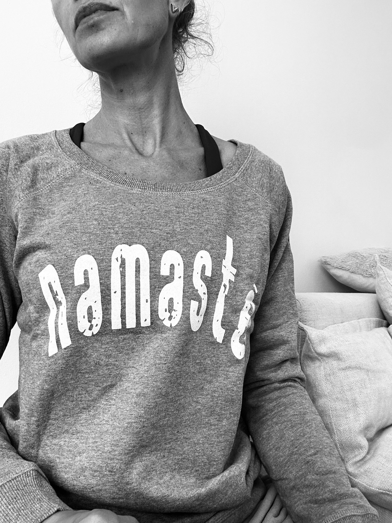 NAMASTÉ - SWEATER - LIGHT GREY