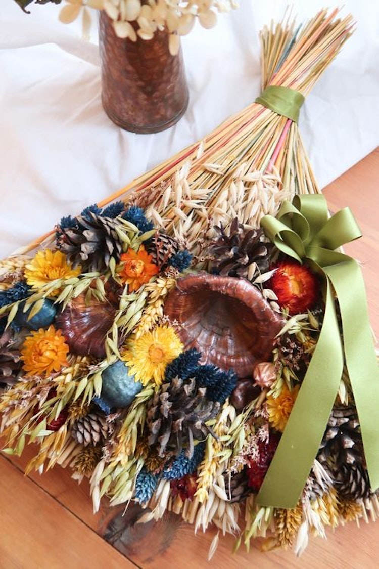 Dekoration med torkade blommor blå