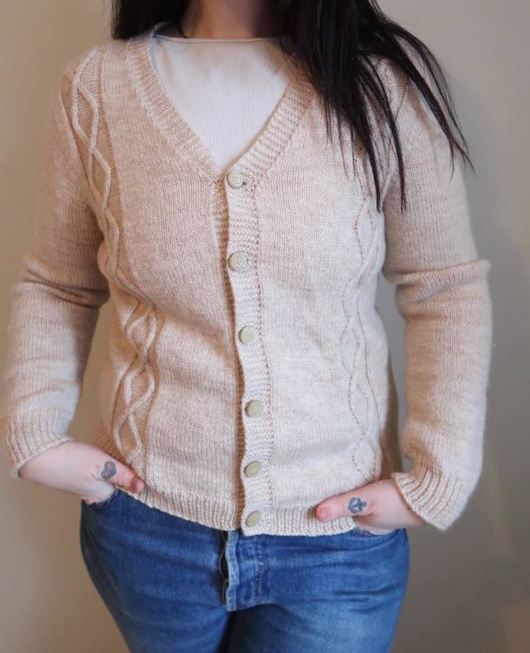 Hemmastickad beige tröja