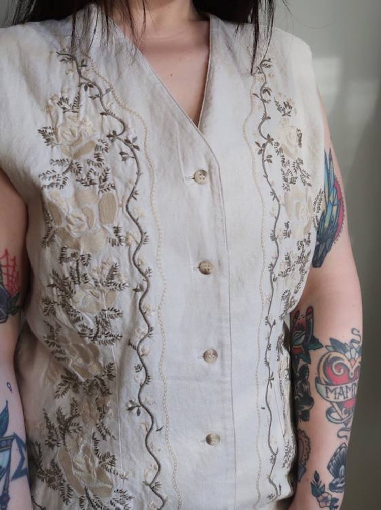 Väst med broderi