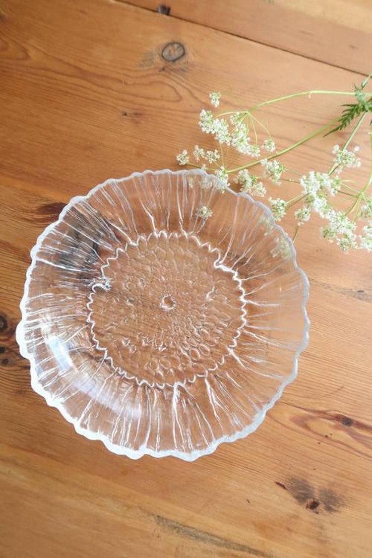 Glas assiette blomma