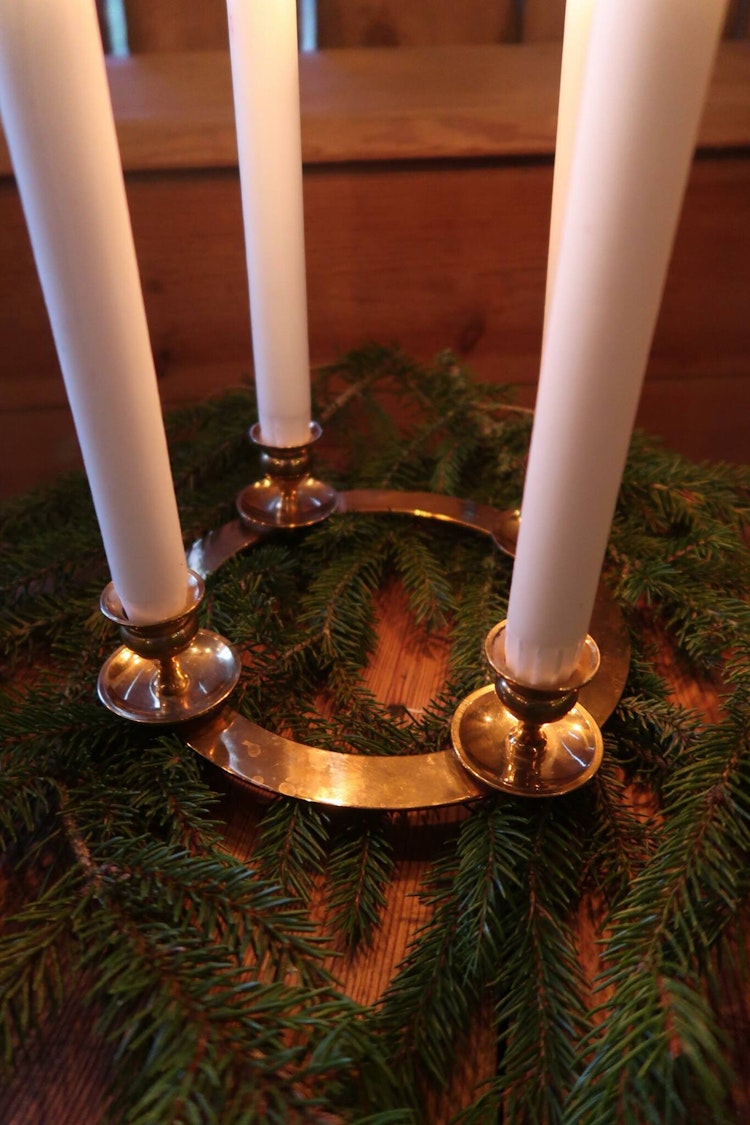 Rund adventsljusstake i mässing