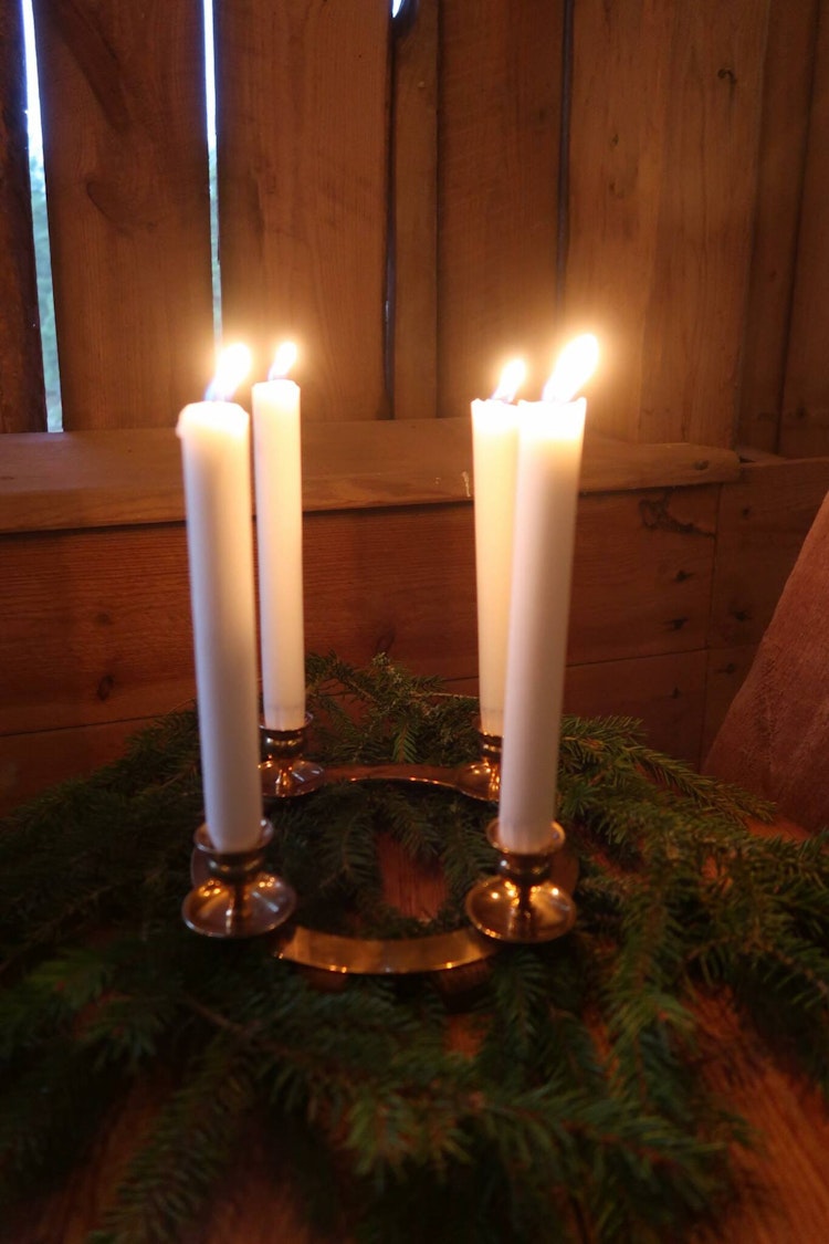 Rund adventsljusstake i mässing