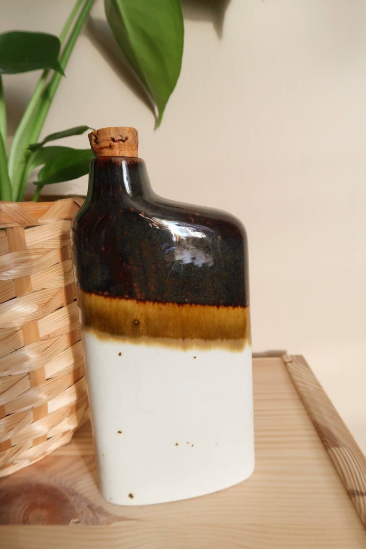 Flaskdekoration i keramik