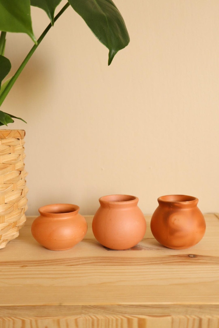 Tre mini terracotta vaser