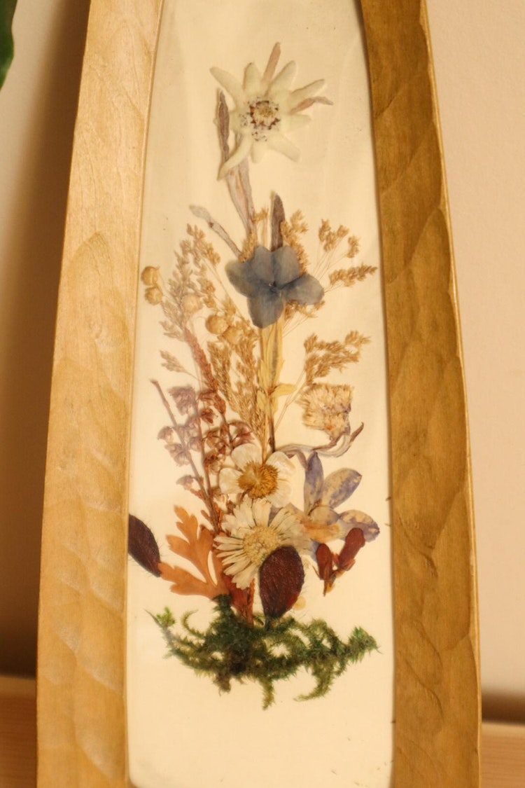 Tavla med torkade blommor 70-tal