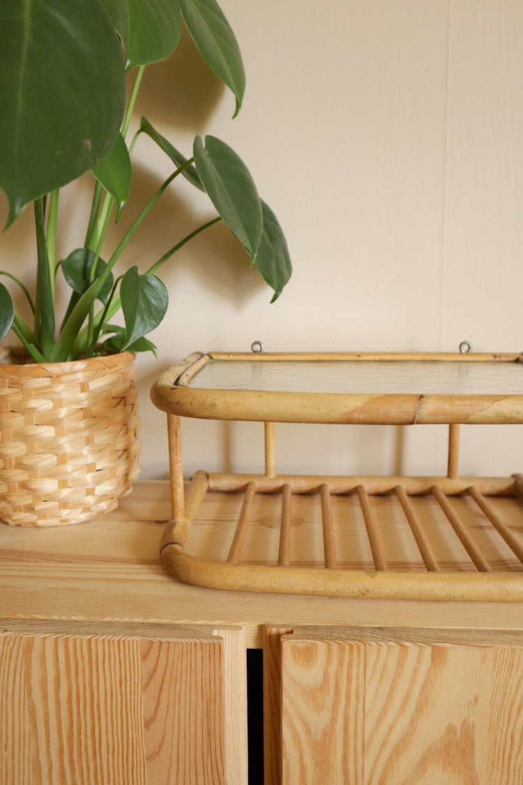 Nattduksbord/hylla i bambu