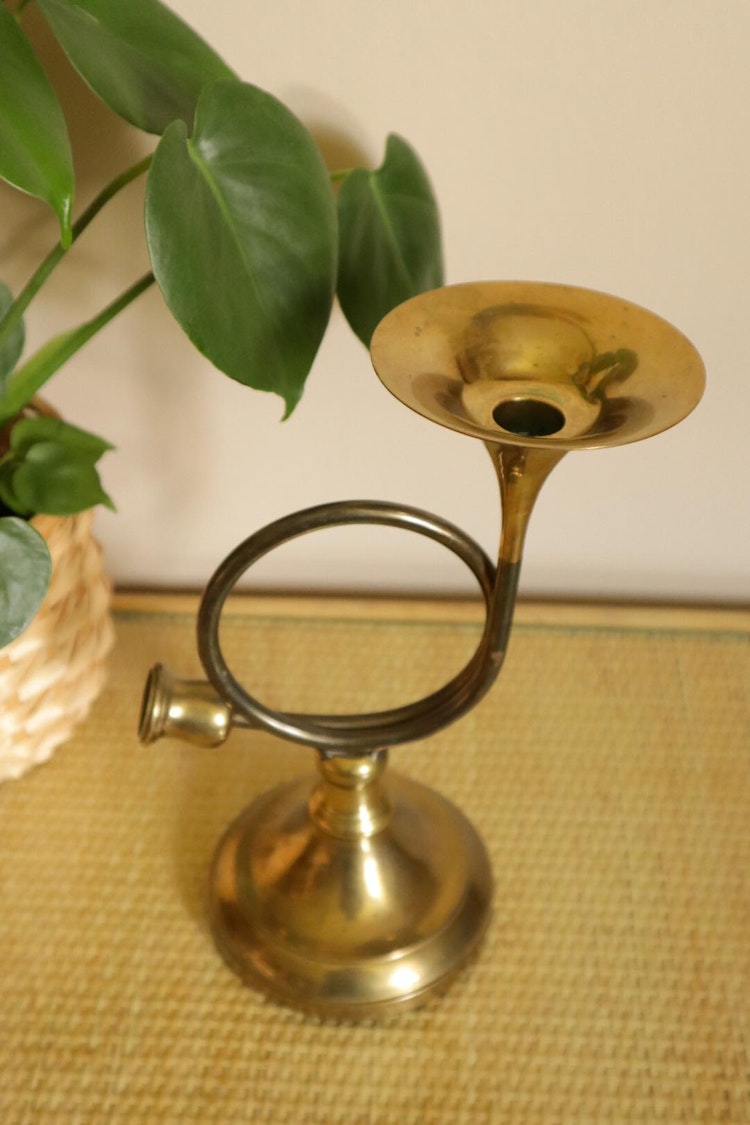 Trumpetljusstake i mässing