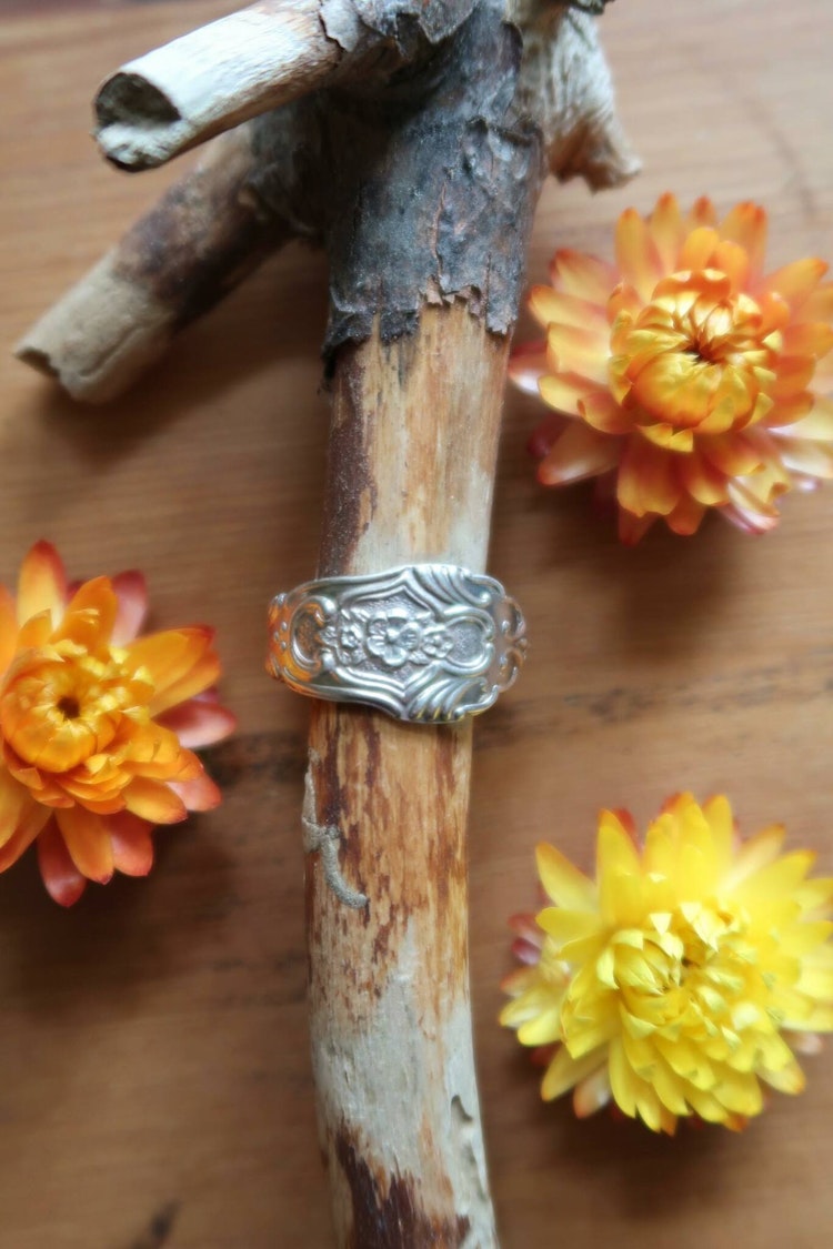 66. Storlek 24, 64 mm. Nysilver.