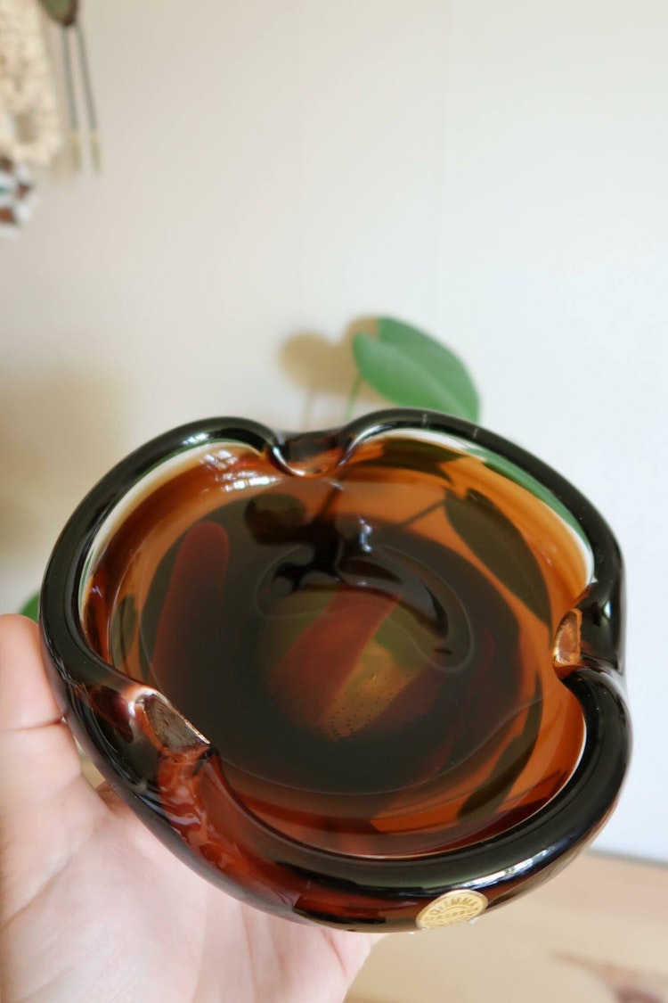 Skål i brunt glas