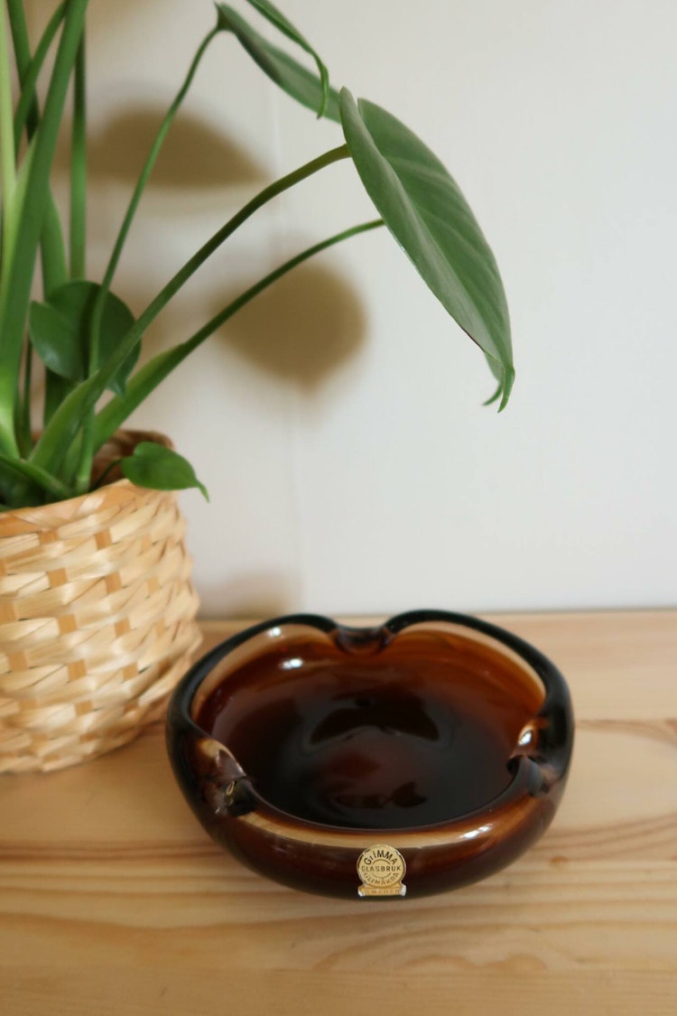 Skål i brunt glas