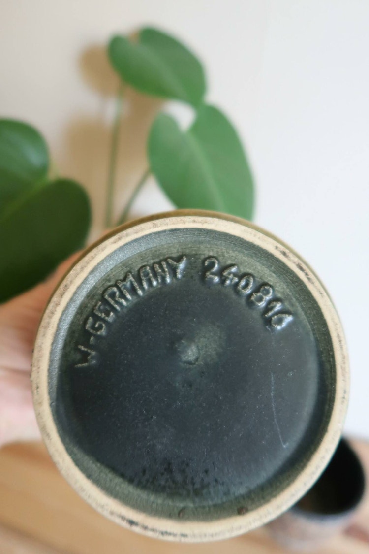 Två ytterfoder/krukor West Germany