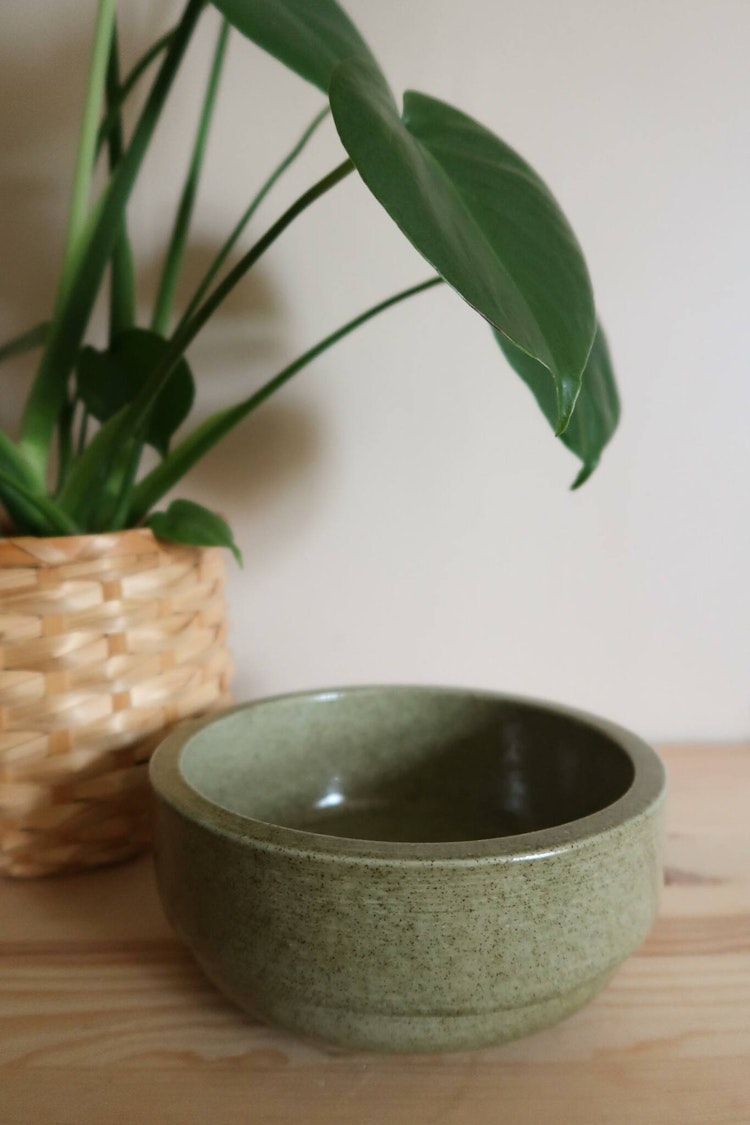 Grön keramikskål