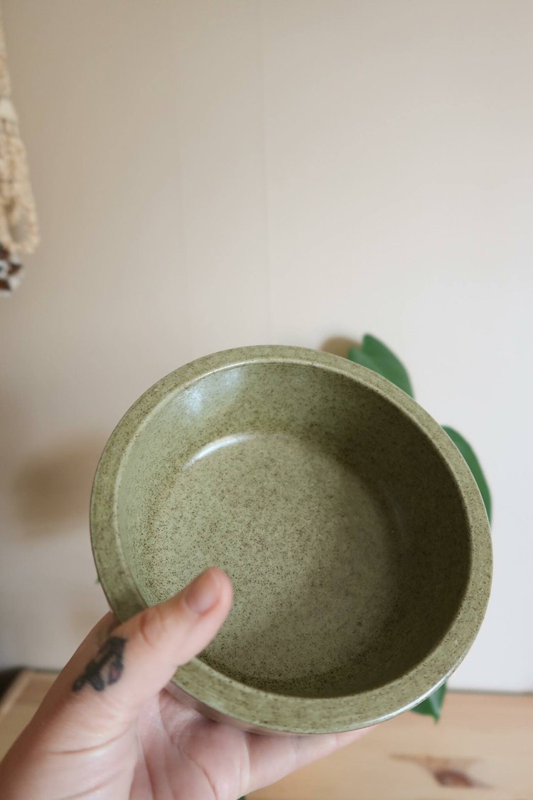 Grön keramikskål