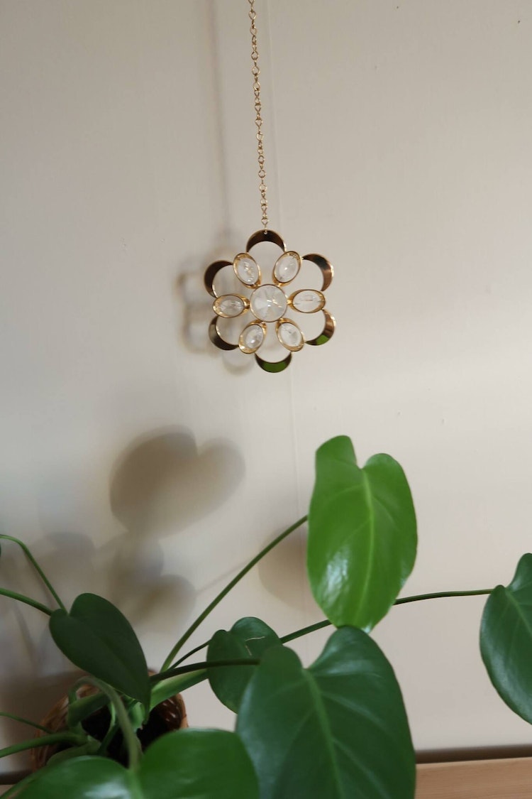 Fönsterdekoration med prismor