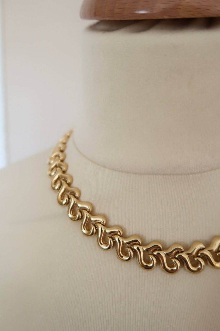 Guldfärgat halsband