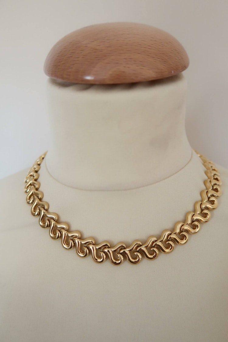 Guldfärgat halsband