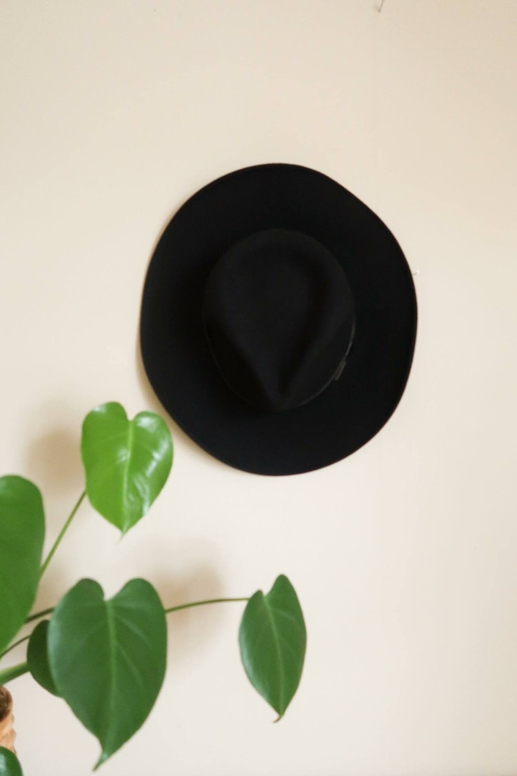 Svart pendleton hatt