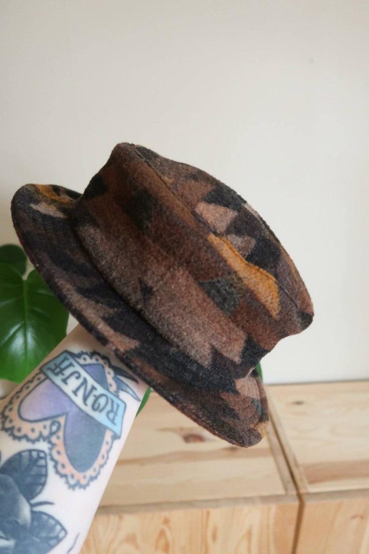 Hatt i brunt