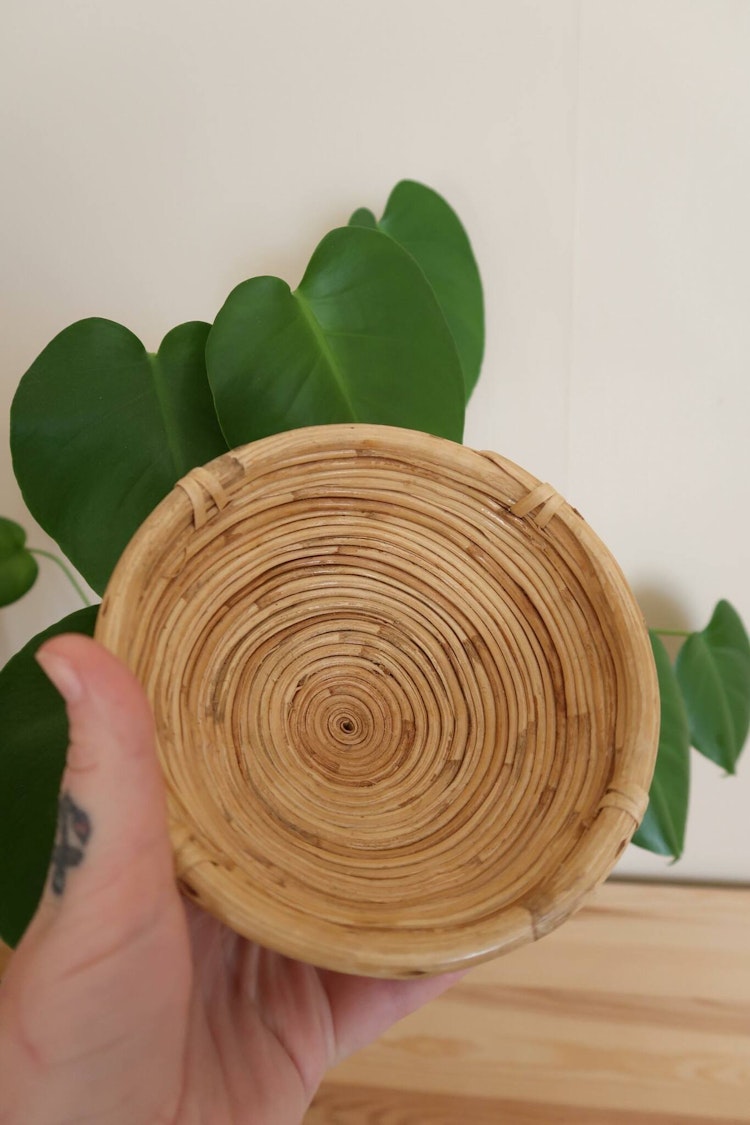 Liten skål i naturmaterial