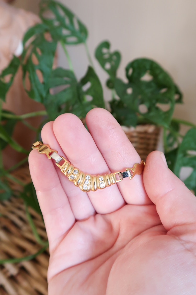 Guldfärgat halsband