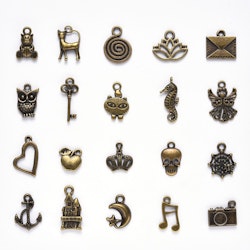 100 olika berlocker, Antique Bronze