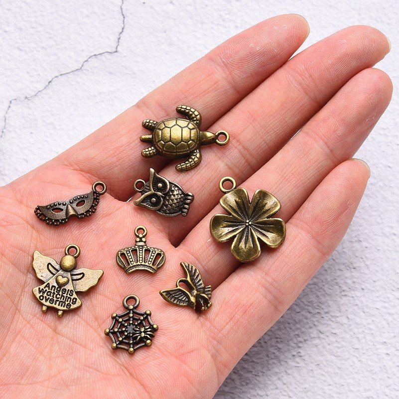 100 olika berlocker, Antique Bronze