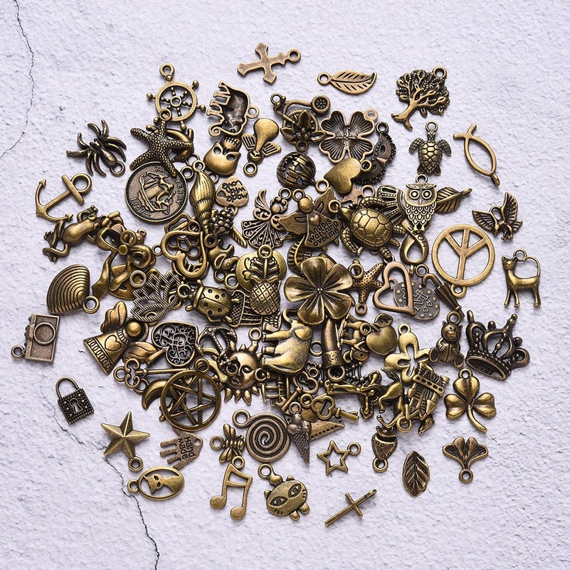100 olika berlocker, Antique Bronze
