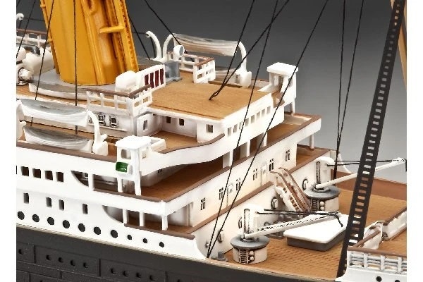REVELL 100 Years Titanic (Special Edition), 1:400