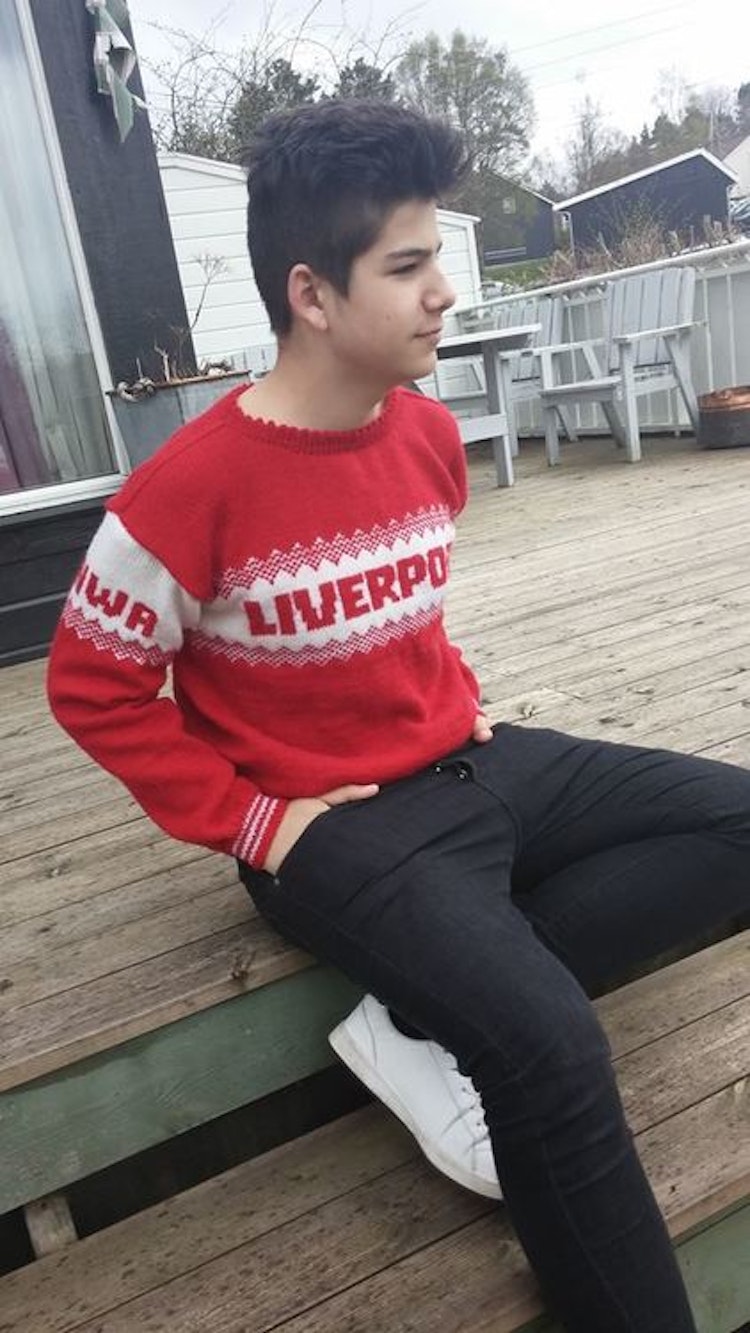Mønster på genseren : YNWA