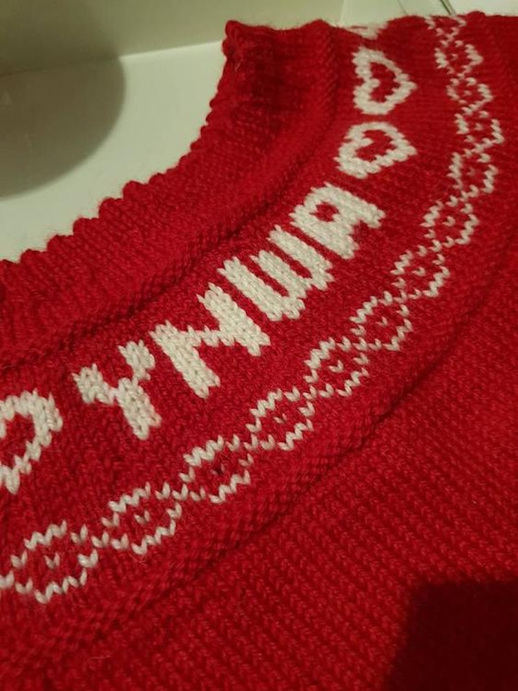 Mønster på barnekjolen : YNWA