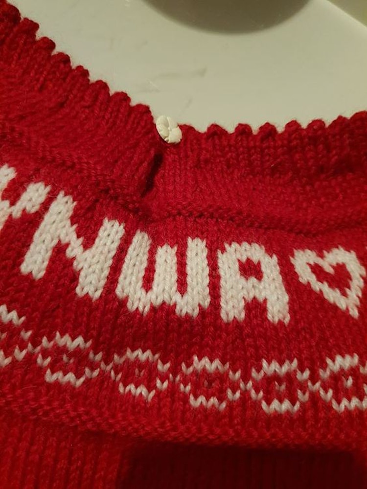 Mønster på barnekjolen : YNWA