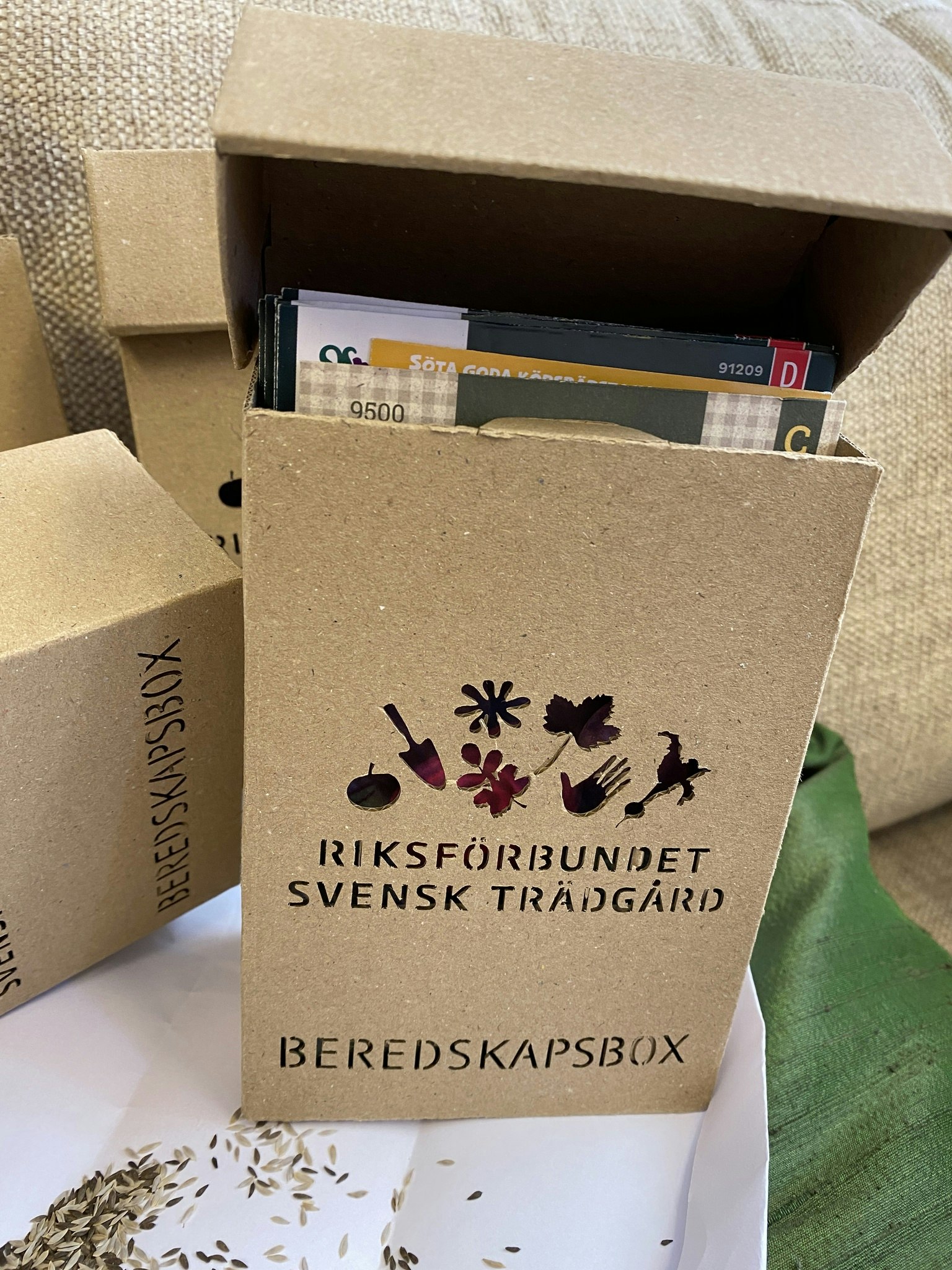 Beredskapsboxen - kartong för fröer