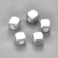 Silverfärgat rostfritt stål kuber 3x3 mm, ca 50 st
