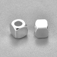 Silverfärgat rostfritt stål kuber 3x3 mm, ca 50 st