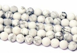 Frostad howlite vit 4 mm, 5 strängar