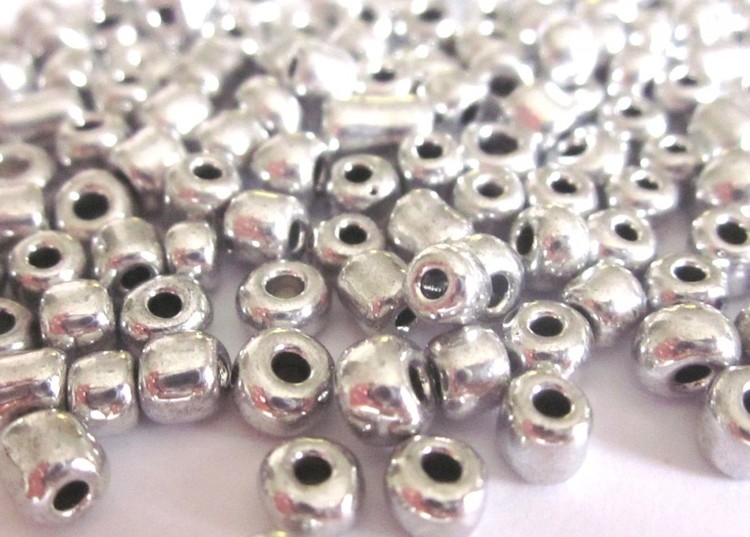Seed beads 4 mm silver, ca 2500 st