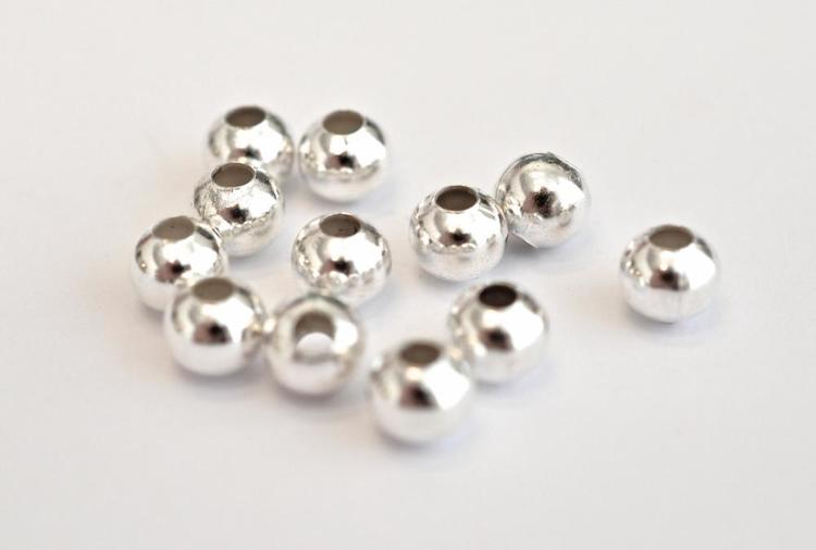 Silverfärgade metallpärlor 3-4 mm, ca 50 st