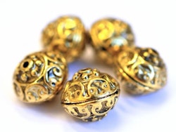 REA: Antikt guldfärgade mönstrade metallpärlor 12 mm, 10 st
