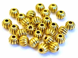 Antikt guldfärgade metallpärlor 6 mm räfflade, ca 50 st