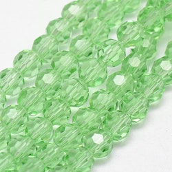 Facetterade glaspärlor 6 mm ljusgröna, 1 sträng