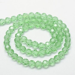 Facetterade glaspärlor 6 mm ljusgröna, 1 sträng