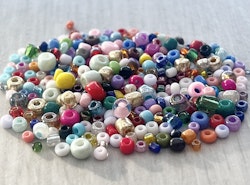 REA: Seed beads mix ca 3 mm, ca 200 st