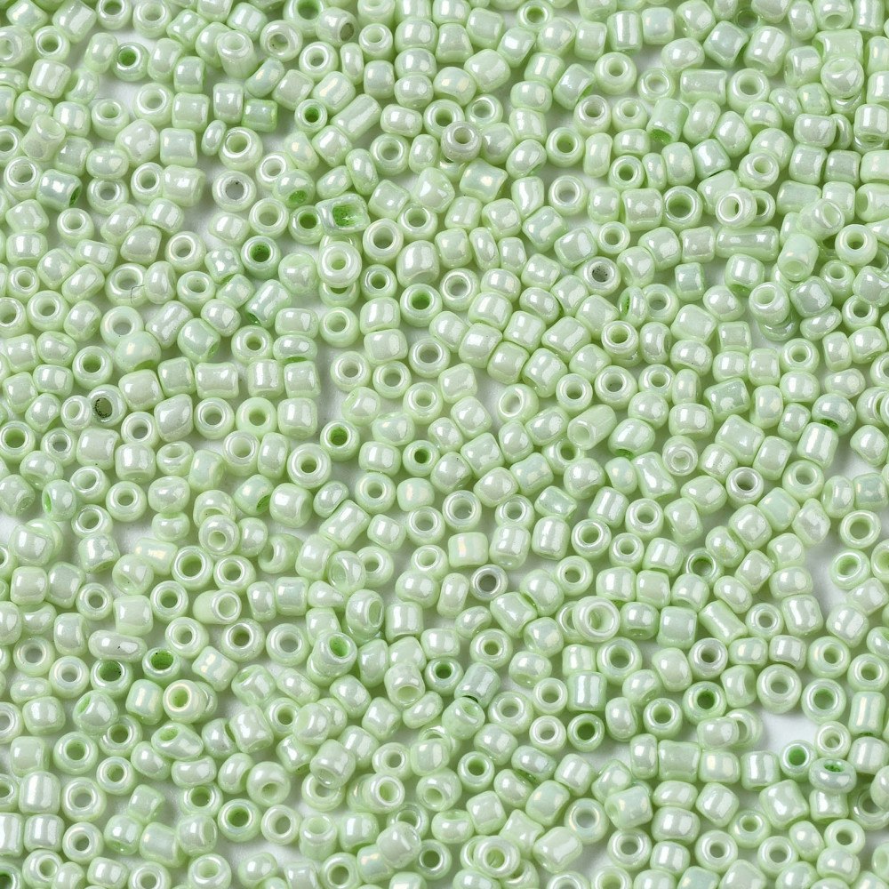 Seed beads 2-3 mm ljusgröna, ca 250 st