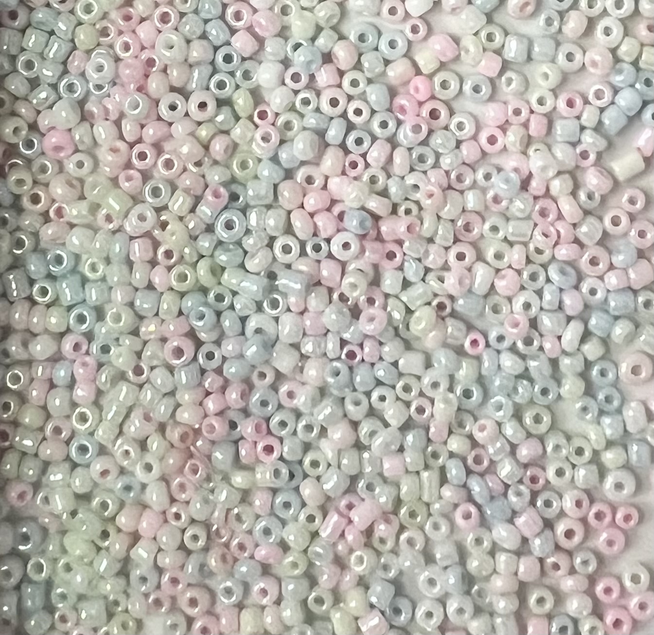 Seed beads 2-3 mm mix, ca 250 st