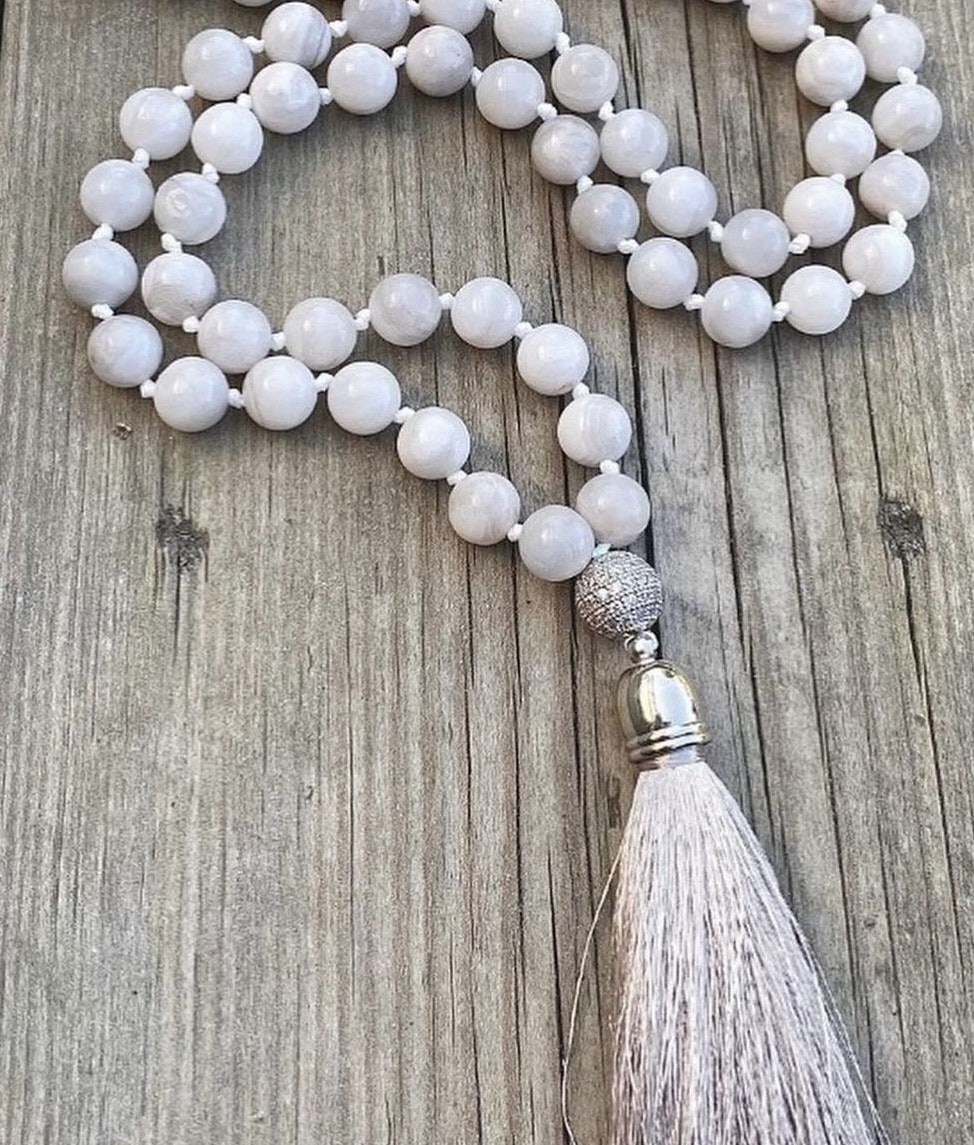 Crazy agate vit/beige 8 mm, 5 strängar