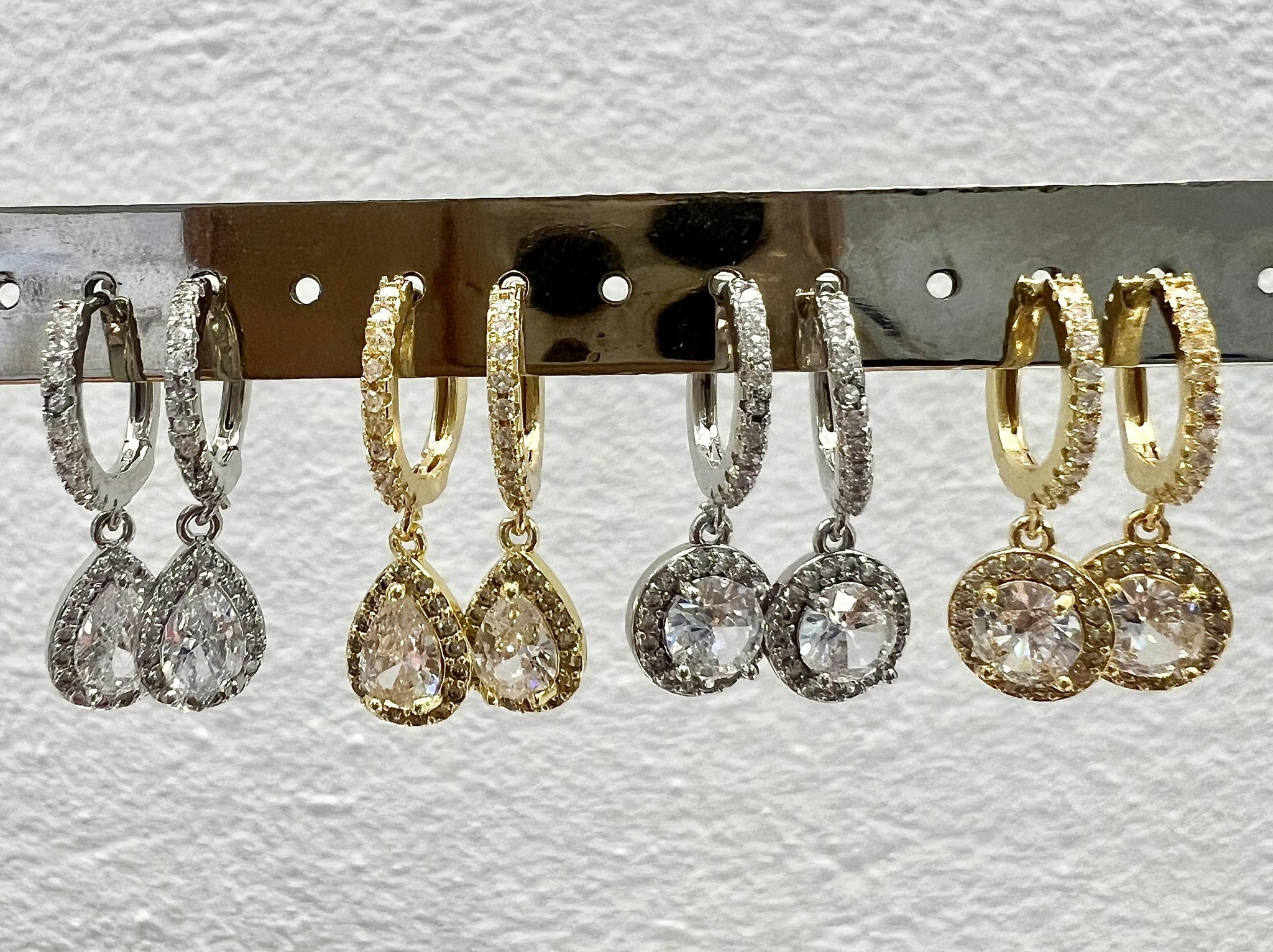Guldfärgad berlock cubic zirconia mönstrad droppe, 1 st