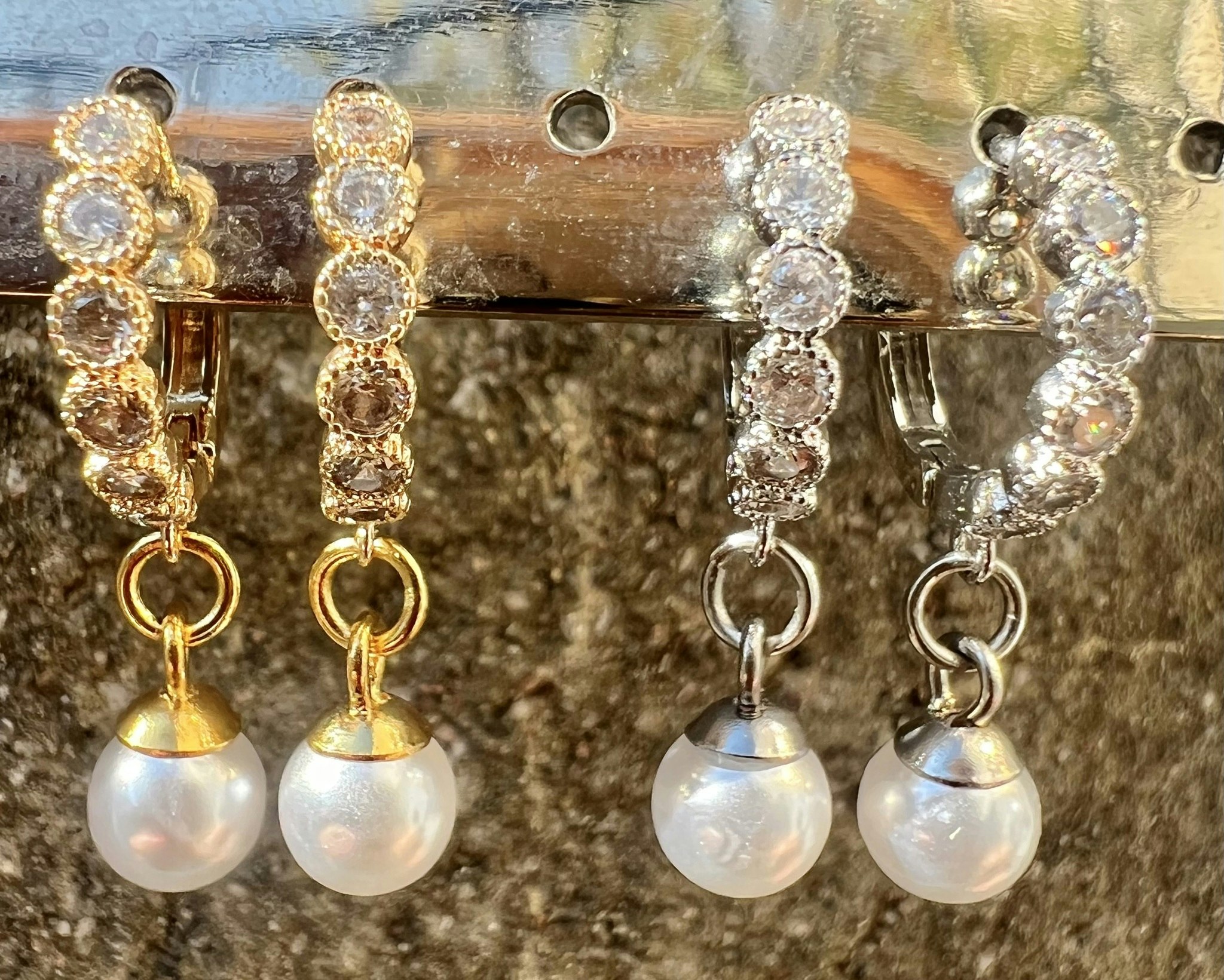 Antikfärgade brisyrer med cubic zirconia, 1 par